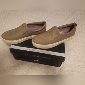 Dr. Scholl's "No Bad Days" Slip On Casual Sneakers. Sz 9M. Gently used.
